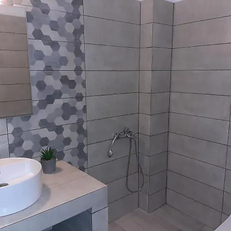 Mariza -studios Hanioti